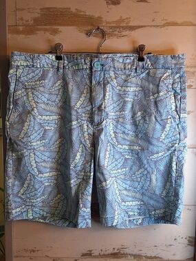 Vineyard Vines Men's Light Blue Palm-Print Flat Front Shorts 42